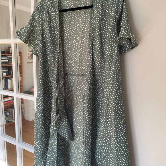 (M) Green/white polka dot wrap dress - Picture 2 of 3